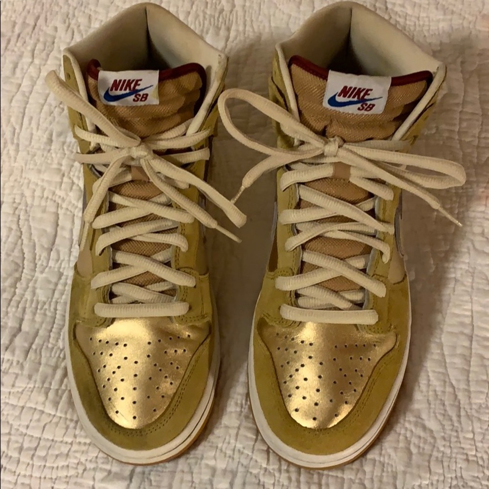 Nike dunk SB high top Eric Koston “Thai Temple”.
